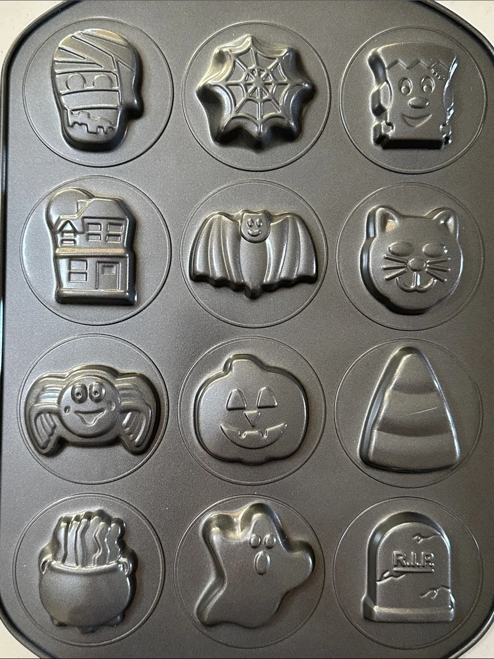 Wilton Halloween Shapes Cookie Pan - 12 Spooky Shapes